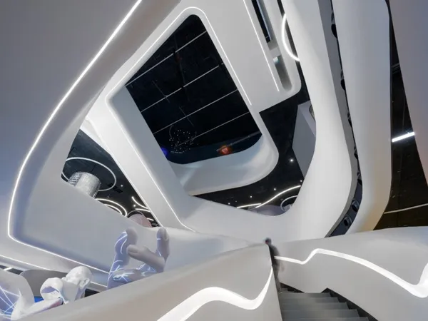 Zaha Hadid 生前遺作：深圳科技新館_館內