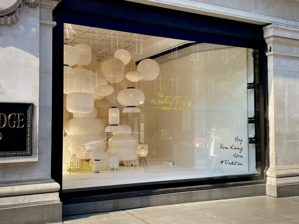 《Selfridges Obsessions》