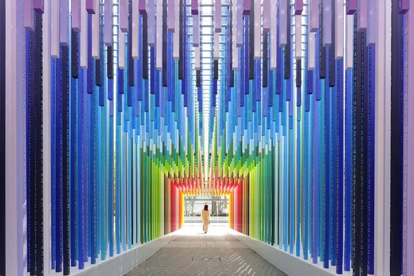 Emmanuelle Moureaux 在東京打造《100 colors no.53》