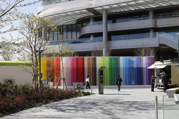 Emmanuelle Moureaux 在東京打造《100 colors no.53》