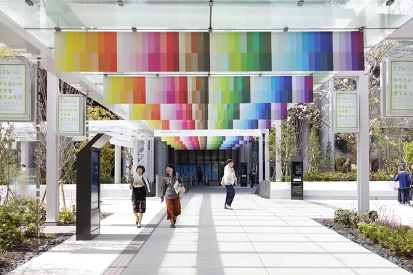 Emmanuelle Moureaux 在東京打造《100 colors no.53》