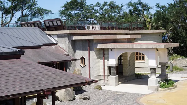 基隆最新文化地標！「旭丘指揮所」免費開放：昔日軍事據點化身藝文場域，2 檔開幕特展登場