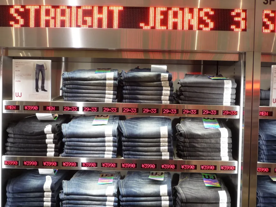 老舊感是故意的！Uniqlo一號店「倉庫美學」叛逆誕生，如何挑戰傳統服飾業？