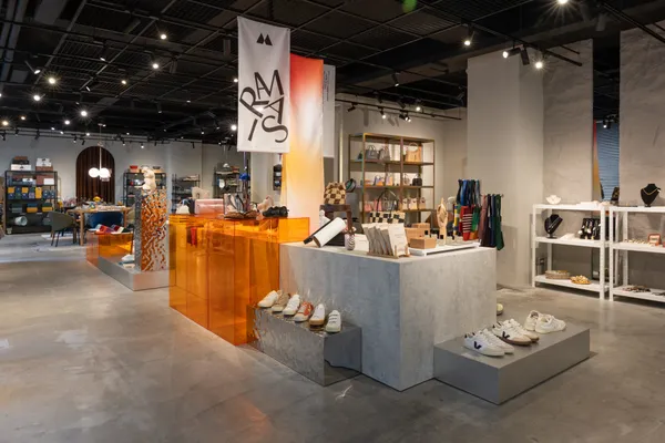韓國設計品牌 HÔTEL 827 台灣首間快閃店