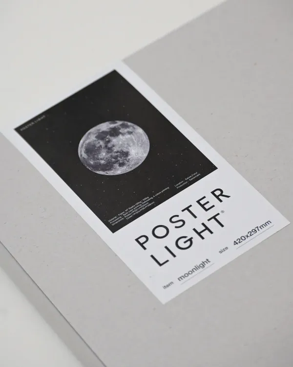 日本 POSTER LIGHT 海報燈全新作！將獨特設計與月亮恬靜美感完美結合的「moonlight」 | ShoppingDesign