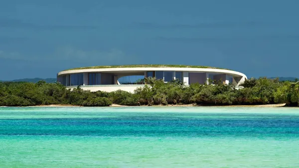 沖繩石垣島新旅宿！NOT A HOTEL ISHIGAKI「EARTH」開幕，藤本壯介設計純白缽狀建築