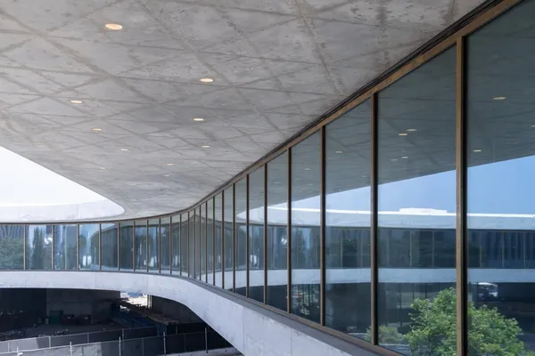 瑞士建築大師 Peter Zumthor 攜手 SOM 打造懸浮藝術長廊