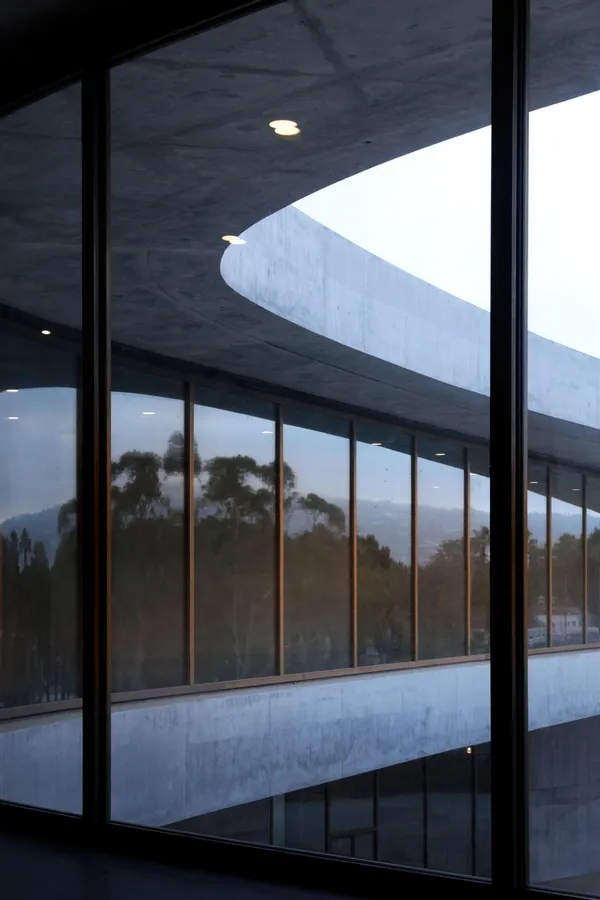 瑞士建築大師 Peter Zumthor 攜手 SOM 打造懸浮藝術長廊