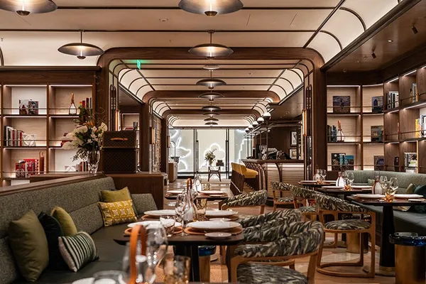 Louis Vuitton 上海「路易號」旗艦店開幕