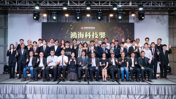  從獎金、業師交流到實習機會，鴻海科技獎如何打造青年科研的強力後盾？