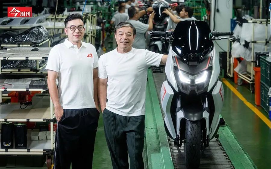 宏佳騰品牌大整併！鍾家二代接手推油電整合：瞄準學生族，打造台灣首輛跨騎型微電車