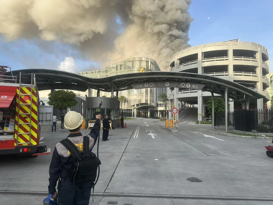 三元能源鋰電池廠大爆炸！濃煙直竄高雄天空「15人送醫」，母公司台泥怎麼說？