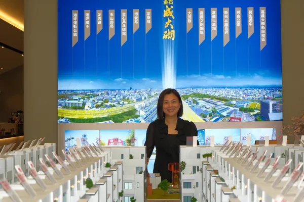 不是只賣房子：看金石建設二代女性柯怡君，如何用制度與品牌走出接班轉型路 