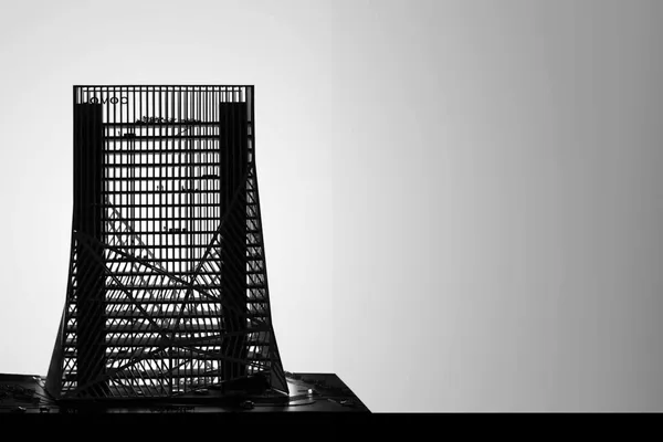 OMA 以白色陶瓷條紋打造 105 公尺摩天大樓