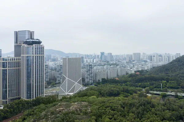 OMA 以白色陶瓷條紋打造 105 公尺摩天大樓