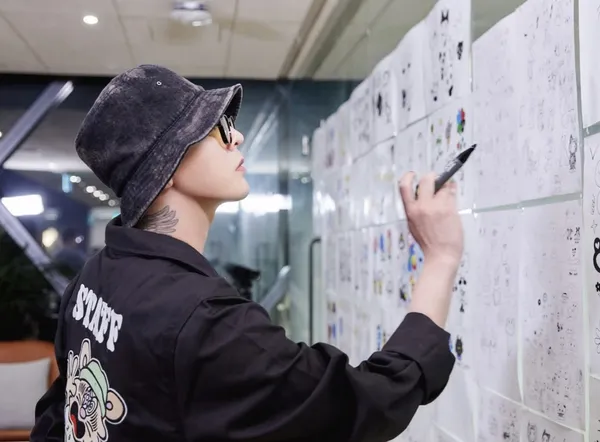 GD 的貓化身療癒 IP