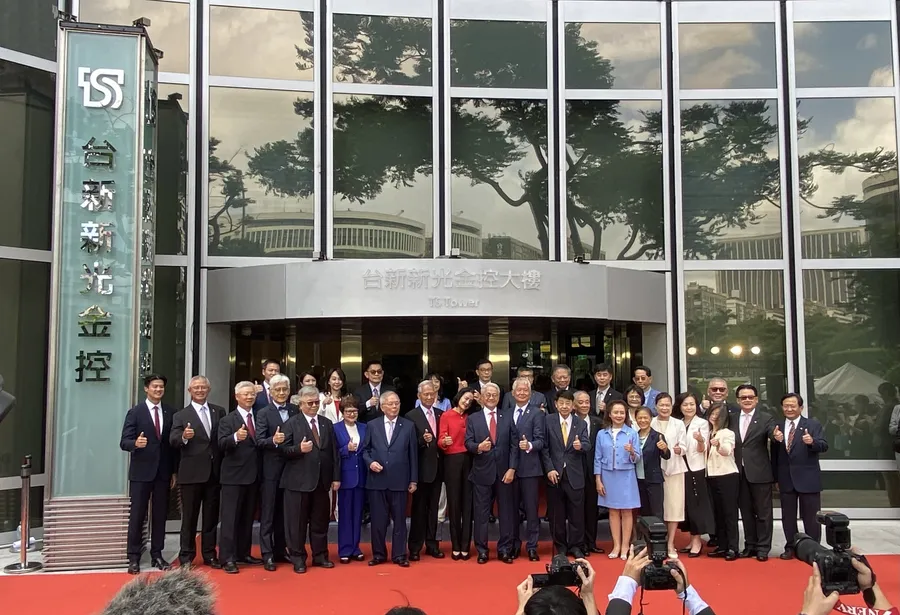 台新新光金正式合併，吳東亮哽咽：爸爸一定會為我們驕傲！台灣第4大金控機會是什麼？