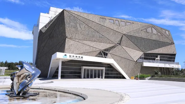 台中首座「海洋館」8/21 開幕！建築以大甲溪沖刷基石為靈感，4 大水族展區亮點搶先看