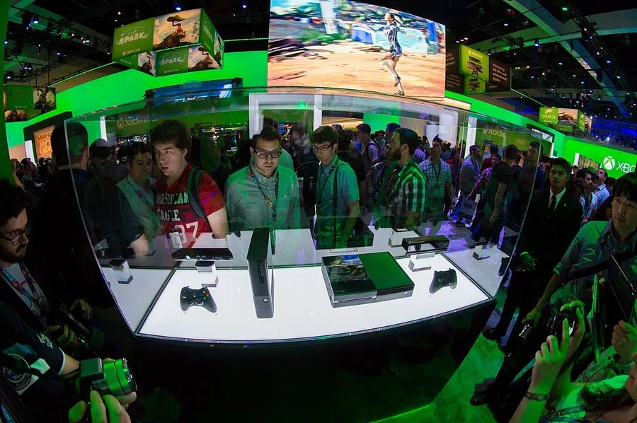 Xbox One慘敗黑歷史！從谷底翻身的關鍵一役：微軟如何靠「負評」贏回玩家信任？