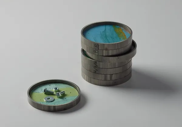 奈良美智變電箱徽章