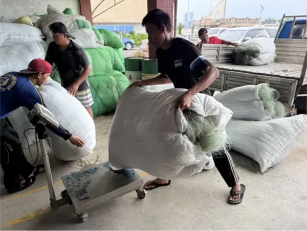 點點塑每年於休漁季節到桃園進行廢棄漁網收購.jpg