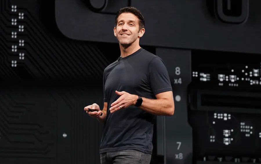 下一任CEO？蘋果硬體副總John Ternus被看好：從庫克接棒大位，如何重塑蘋果產品靈魂？