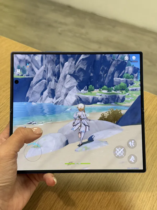 三星Galaxy Z Fold 7原神遊戲畫面