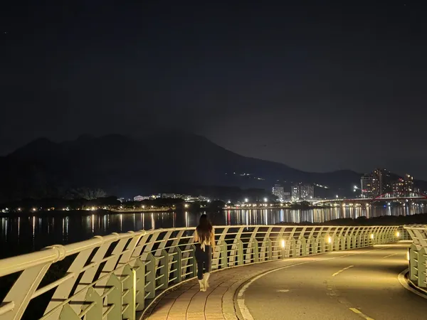三星Galaxy Z Fold 7夜晚拍攝