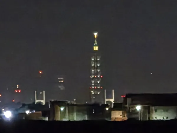 三星Galaxy Z Fold 7夜晚拍攝30倍