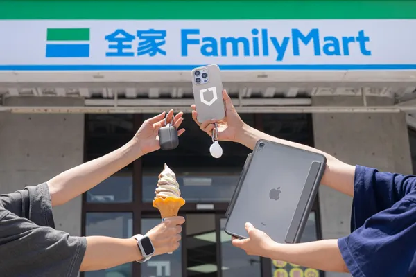 犀牛盾自9月3日起於全家擴大行動配件回收品項，新增犀牛盾Apple Watch保護殼、AirPods