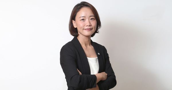  聽到「寫程式」就關上耳朵？AI 時代下的文科生大機會：３招跨過門檻，從庶務中解放、放大專業