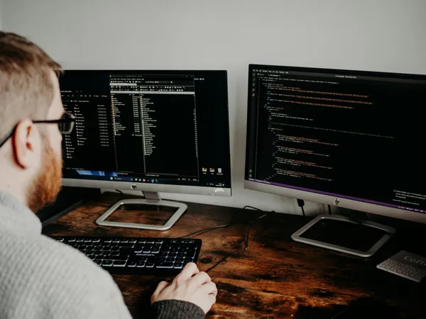  矽谷吹起「Vibe Coding」風潮！寫程式，正在變得像聊天一樣簡單