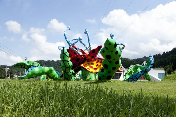 2025 越後妻有大地藝術祭 草間彌生《盛開的妻有》