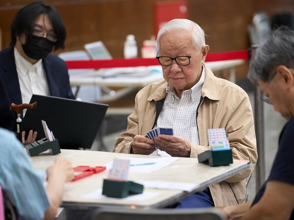  張忠謀退休後在做什麼？牌齡逾 70 年、94 歲還在打橋牌