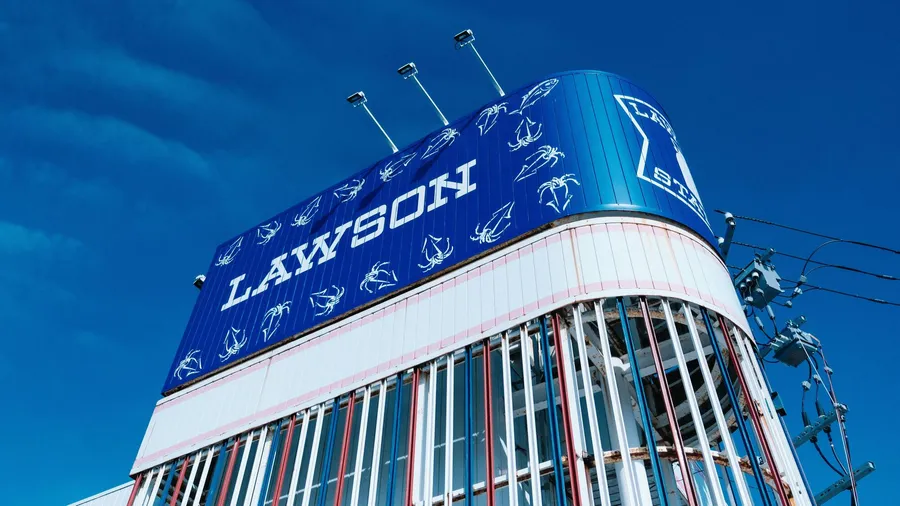 取消收銀台、導入機器人！Lawson 在辦公大樓開辦新型態便利商店，解決排隊痛點