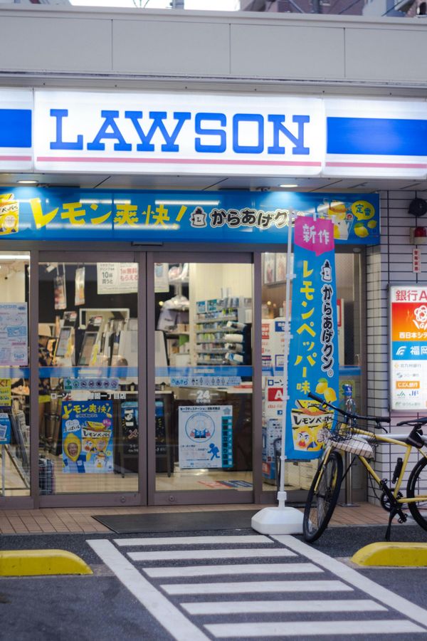  吃宵夜順便過夜？Lawson 跨界旅宿、推「車中泊」服務！日本旅客為什麼要睡在停車場？