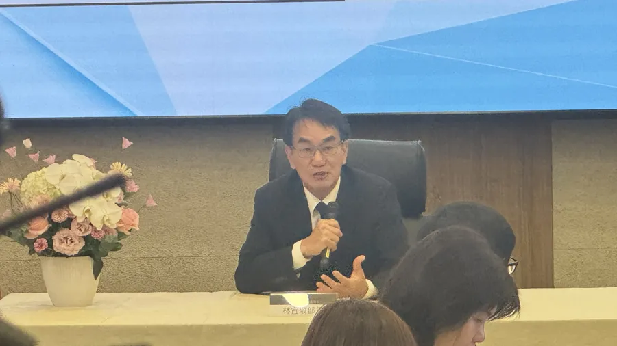 不是9條海纜斷！數發部長林宜敬澄清台灣網路韌性，也點出台灣AI產業關鍵病灶