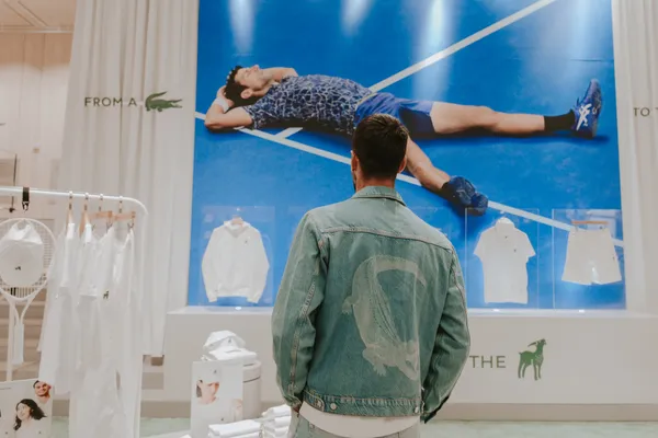 Lacoste 換 logo