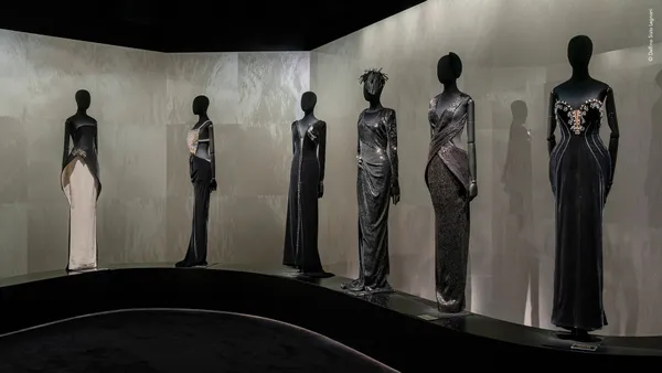 Giorgio Armani 首開品牌檔案庫