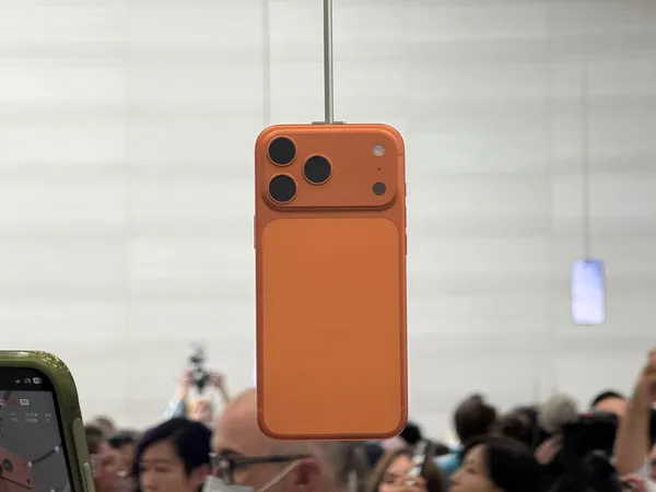 蘋果iPhone 17 Pro橘色實體機1.jpg