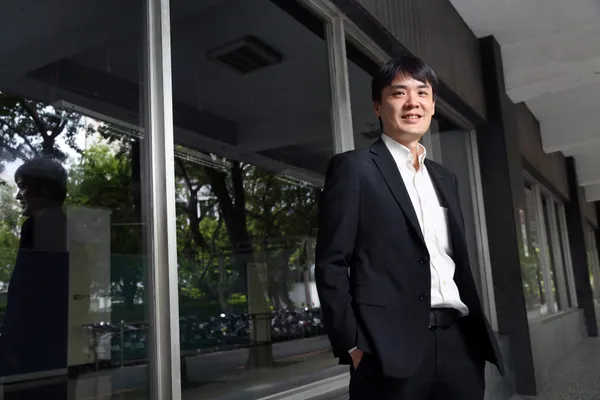  從洗零件到副總經理！他的 20 年日本職場生存學：放棄成為日本人後，找到了自己的優勢
