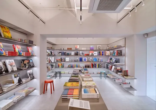 MoMA 首家海外書店在首爾
