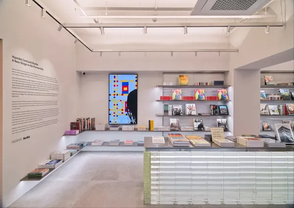 MoMA 首家海外書店在首爾