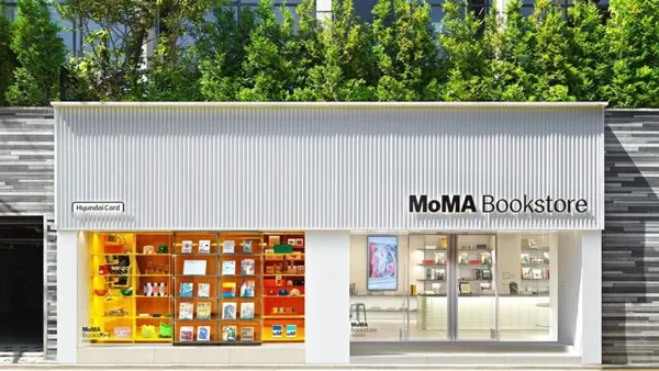 MoMA 首家海外書店在首爾！純白外觀、雙色內裝、逾千本藝術設計藏書，讓紐約藝術走入韓國日常