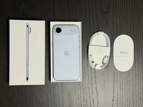 iPhone Air盒裝物.jpg