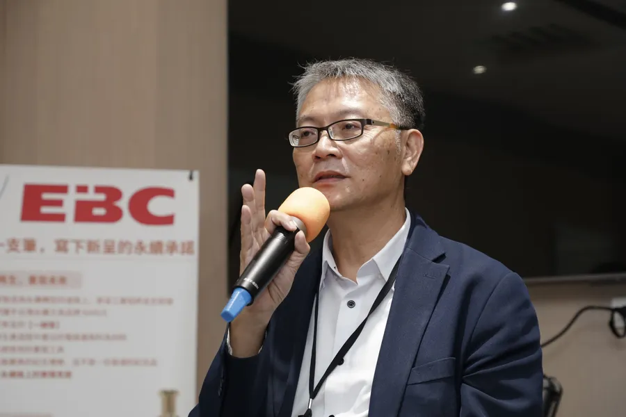 企業決策靠什麼？友達前執行長陳來助：AI 戰情室成標配！即時監控水電氣化廢，讓製造業不斷鏈