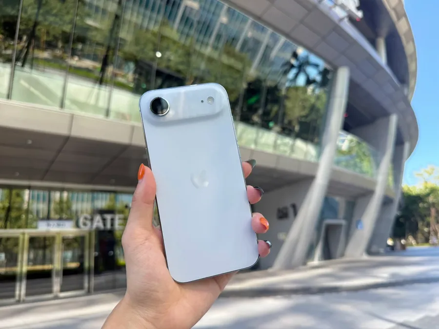 iPhone Air開箱｜5.6mm手感超輕薄，續航夠用嗎？單鏡頭有「Pro」級表現？