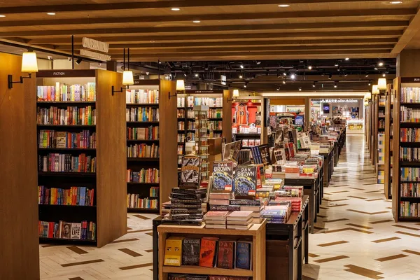 誠品松菸24小時書店「40米閱讀長廊」