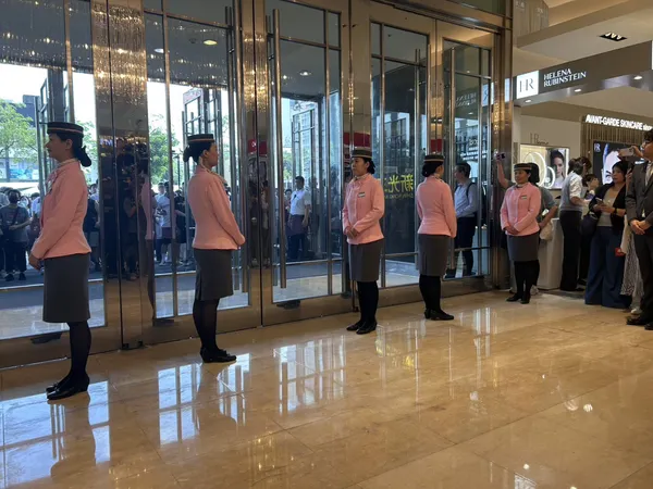 新光三越台中店復業.jpg