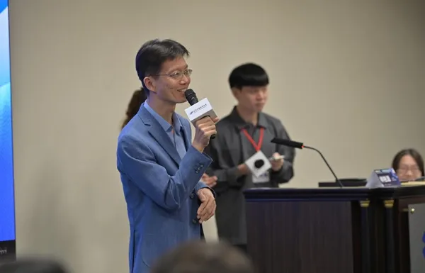 處長近照.jpg
